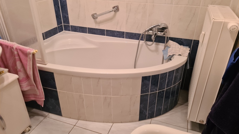 Dieselbe Badewanne vor dem Einbau
