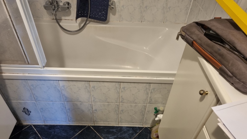 Badewanne vor dem Einbau der Wannentür