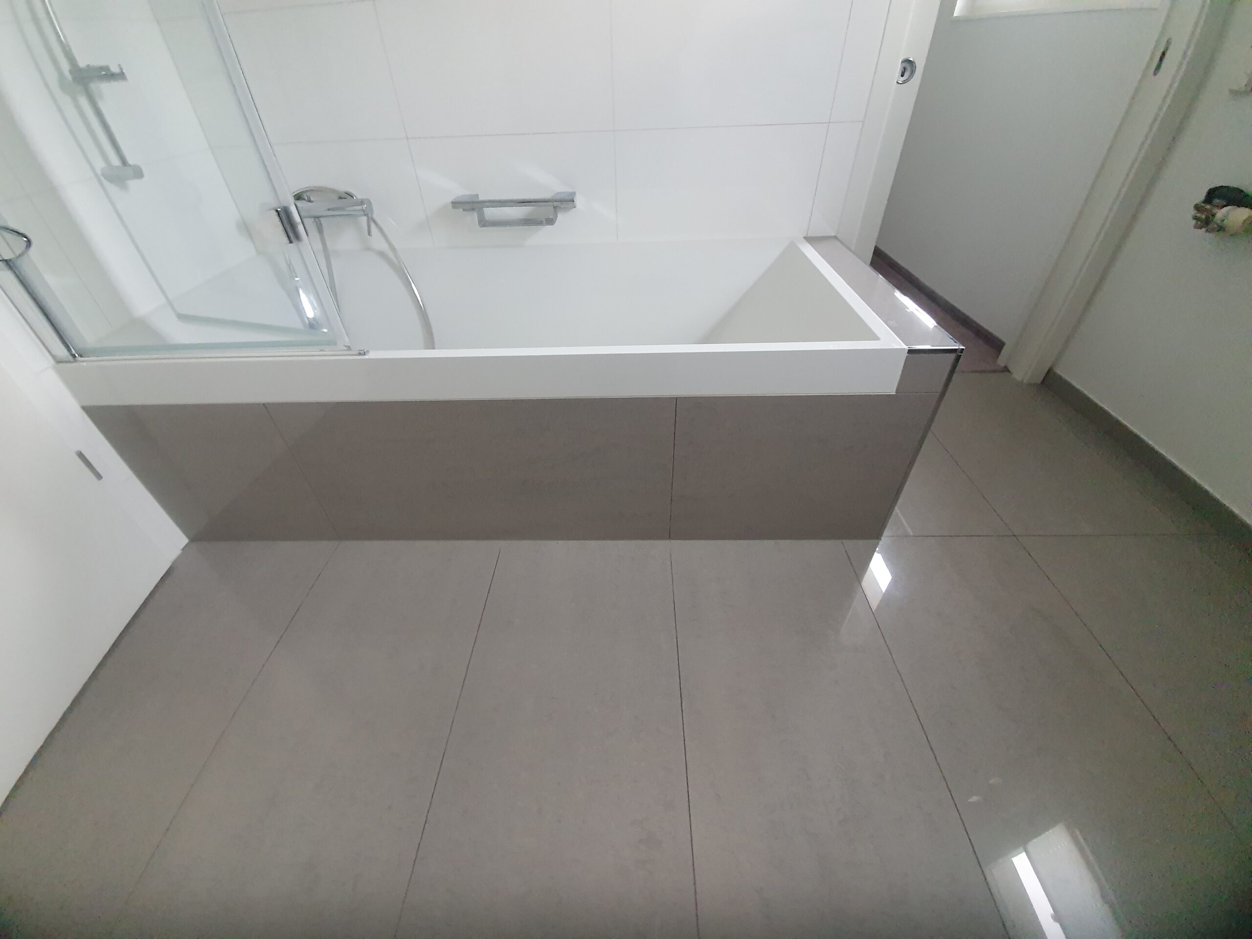 Dieselbe Badewanne vor dem Einbau